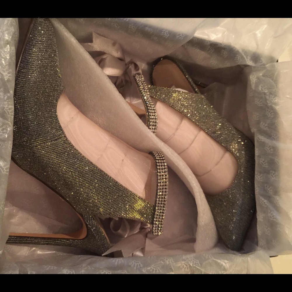 BLACK FRIDAY SALE NIB NINA HEELS🎉💃🏻